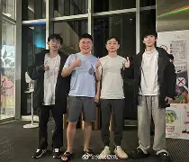 Uzi巅峰对决，字母哥与40激战中国队分钟，败北胜负难料！